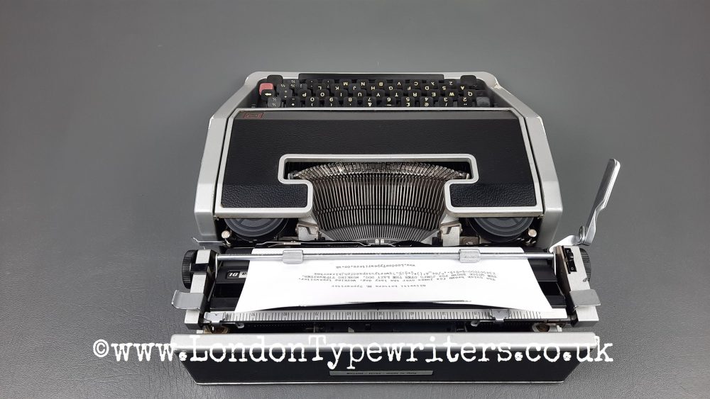 Working Olivetti Lettera DL Typewriter - New Ribbon, Case - Made in Italy - Image 9